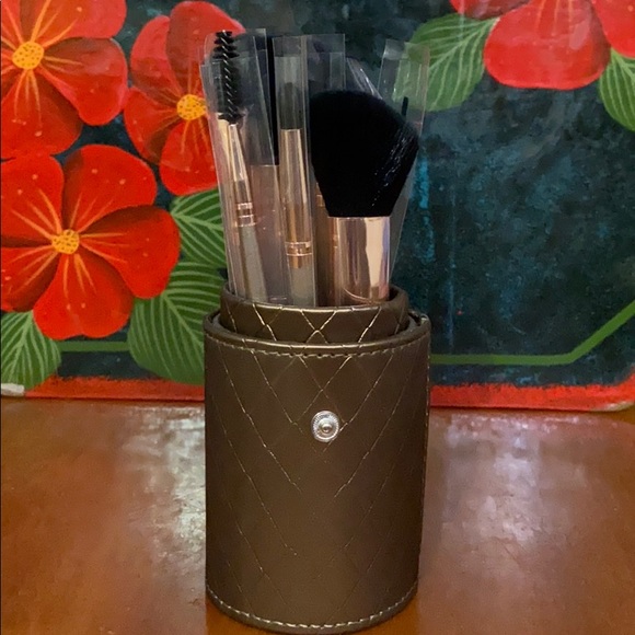 Pure Cosmetic 8 Makeup Brushes - Picture 3 of 5